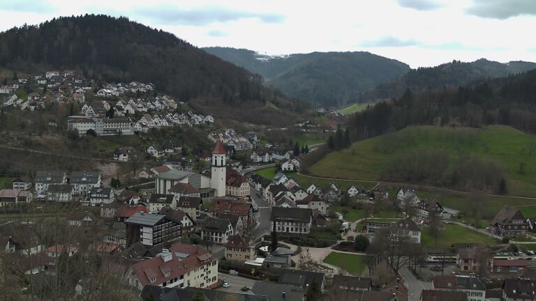 Dieses Bild zeigt eine Webcam-Aufnahme von Ottenhöfen, aufgenommen am Freitag, den 03.04.2026 um 13:20 Uhr