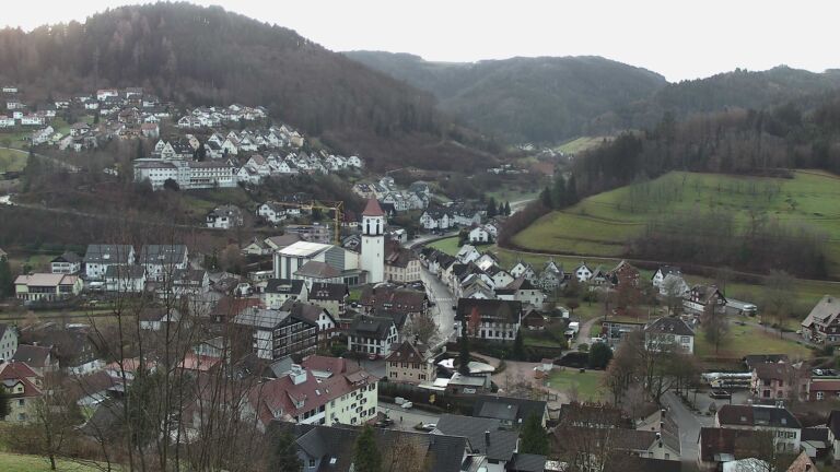 Dieses Bild zeigt eine Webcam-Aufnahme von Ottenhöfen, aufgenommen am Donnerstag, den 18.12.2025 um 08:40 Uhr