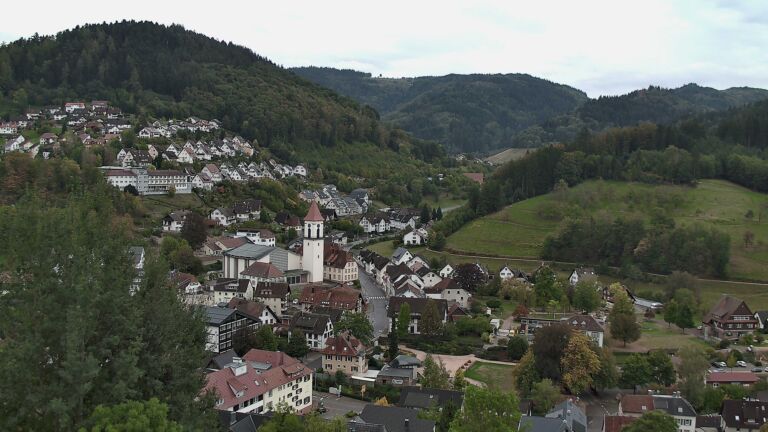 Dieses Bild zeigt eine Webcam-Aufnahme von Ottenhöfen, aufgenommen am Donnerstag, den 01.10.2026 um 12:00 Uhr