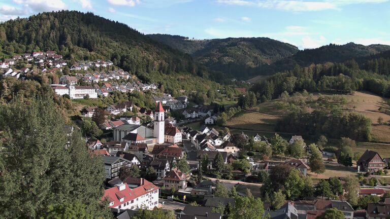 Dieses Bild zeigt eine Webcam-Aufnahme von Ottenhöfen, aufgenommen am Samstag, den 22.08.2026 um 18:40 Uhr