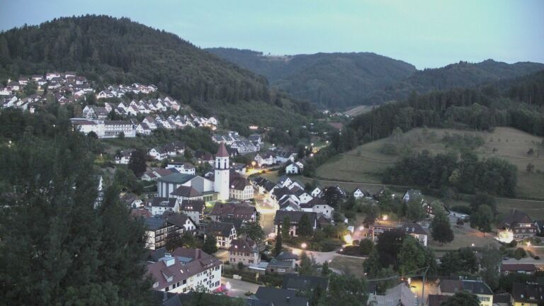 Dieses Bild zeigt eine Webcam-Aufnahme von Ottenhöfen, aufgenommen am Samstag, den 18.07.2026 um 22:00 Uhr