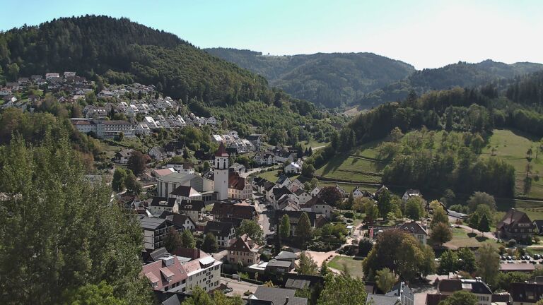 Dieses Bild zeigt eine Webcam-Aufnahme von Ottenhöfen, aufgenommen am Samstag, den 26.09.2026 um 13:50 Uhr