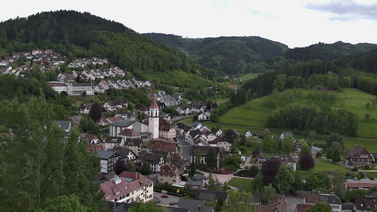 Dieses Bild zeigt eine Webcam-Aufnahme von Ottenhöfen, aufgenommen am Dienstag, den 12.05.2026 um 17:50 Uhr