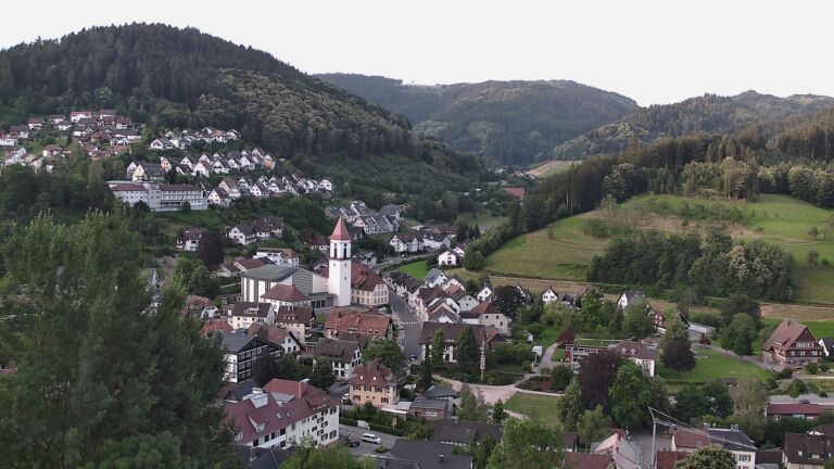 Dieses Bild zeigt eine Webcam-Aufnahme von Ottenhöfen, aufgenommen am Freitag, den 26.06.2026 um 06:20 Uhr