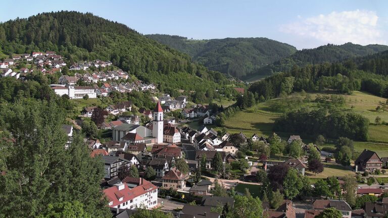 Dieses Bild zeigt eine Webcam-Aufnahme von Ottenhöfen, aufgenommen am Dienstag, den 26.05.2026 um 18:30 Uhr