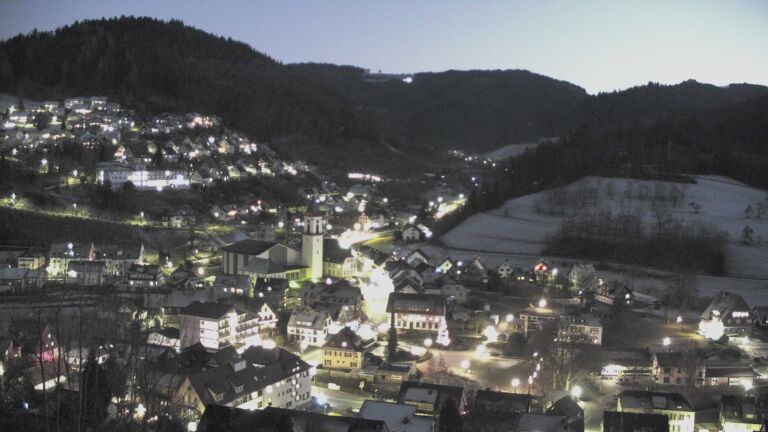 Dieses Bild zeigt eine Webcam-Aufnahme von Ottenhöfen, aufgenommen am Dienstag, den 30.12.2025 um 17:30 Uhr