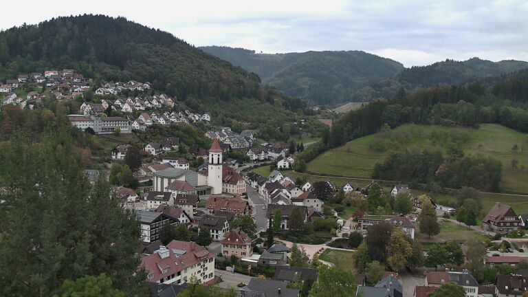 Dieses Bild zeigt eine Webcam-Aufnahme von Ottenhöfen, aufgenommen am Sonntag, den 04.10.2026 um 16:10 Uhr