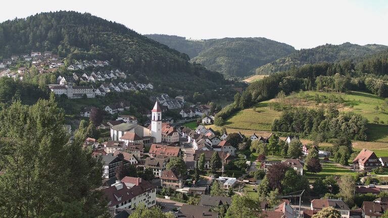 Dieses Bild zeigt eine Webcam-Aufnahme von Ottenhöfen, aufgenommen am Montag, den 22.06.2026 um 07:50 Uhr