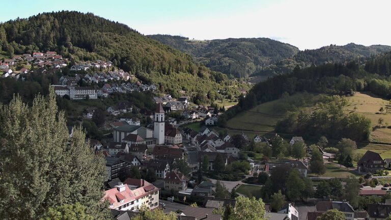 Dieses Bild zeigt eine Webcam-Aufnahme von Ottenhöfen, aufgenommen am Samstag, den 05.09.2026 um 16:00 Uhr
