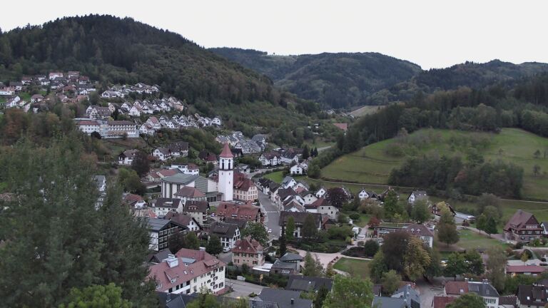 Dieses Bild zeigt eine Webcam-Aufnahme von Ottenhöfen, aufgenommen am Freitag, den 09.10.2026 um 18:40 Uhr