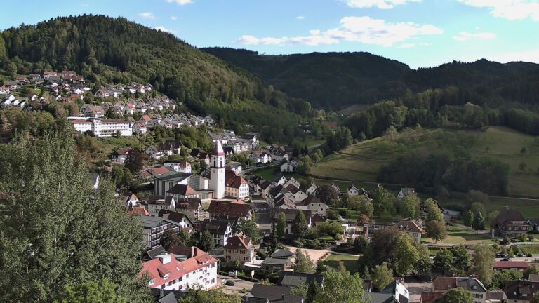 Dieses Bild zeigt eine Webcam-Aufnahme von Ottenhöfen, aufgenommen am Donnerstag, den 10.09.2026 um 17:00 Uhr