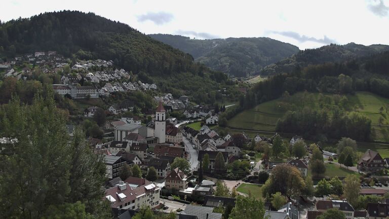 Dieses Bild zeigt eine Webcam-Aufnahme von Ottenhöfen, aufgenommen am Samstag, den 10.10.2026 um 12:50 Uhr