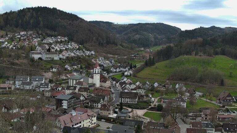 Dieses Bild zeigt eine Webcam-Aufnahme von Ottenhöfen, aufgenommen am Sonntag, den 05.04.2026 um 15:50 Uhr