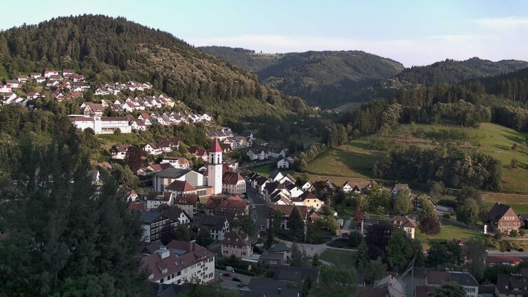 Dieses Bild zeigt eine Webcam-Aufnahme von Ottenhöfen, aufgenommen am Donnerstag, den 25.06.2026 um 20:30 Uhr