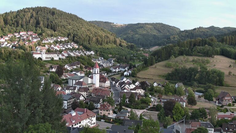 Dieses Bild zeigt eine Webcam-Aufnahme von Ottenhöfen, aufgenommen am Montag, den 10.08.2026 um 20:10 Uhr