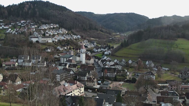 Dieses Bild zeigt eine Webcam-Aufnahme von Ottenhöfen, aufgenommen am Donnerstag, den 18.12.2025 um 14:10 Uhr