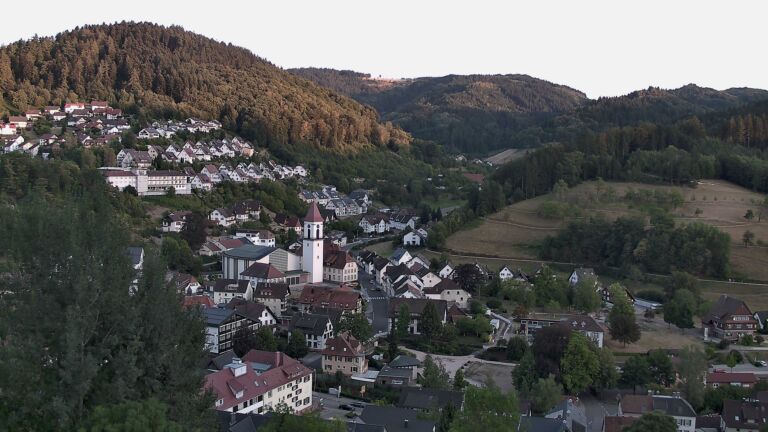 Dieses Bild zeigt eine Webcam-Aufnahme von Ottenhöfen, aufgenommen am Freitag, den 14.08.2026 um 20:10 Uhr