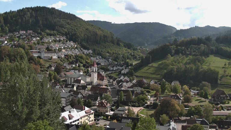 Dieses Bild zeigt eine Webcam-Aufnahme von Ottenhöfen, aufgenommen am Freitag, den 02.10.2026 um 15:00 Uhr