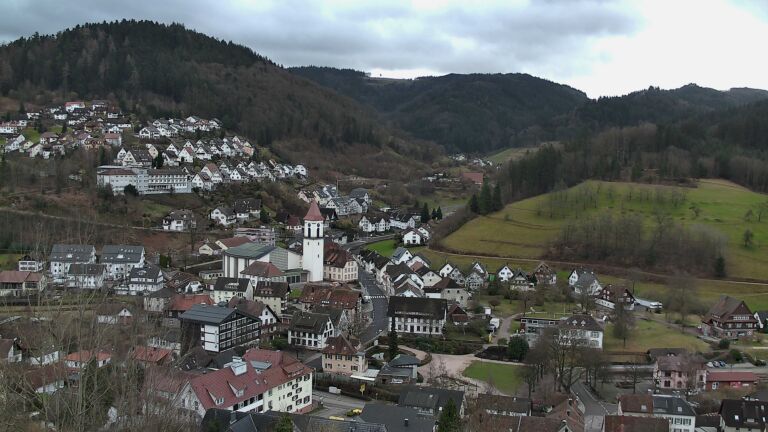 Dieses Bild zeigt eine Webcam-Aufnahme von Ottenhöfen, aufgenommen am Montag, den 16.02.2026 um 13:20 Uhr