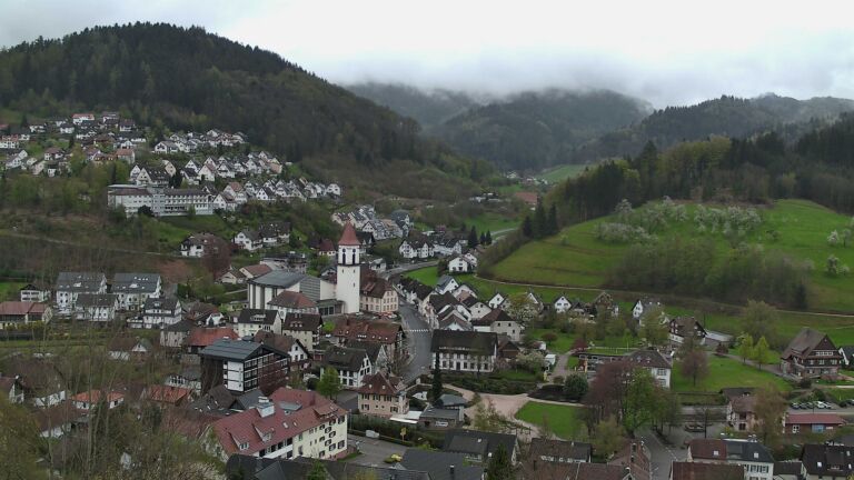 Dieses Bild zeigt eine Webcam-Aufnahme von Ottenhöfen, aufgenommen am Sonntag, den 12.04.2026 um 12:00 Uhr