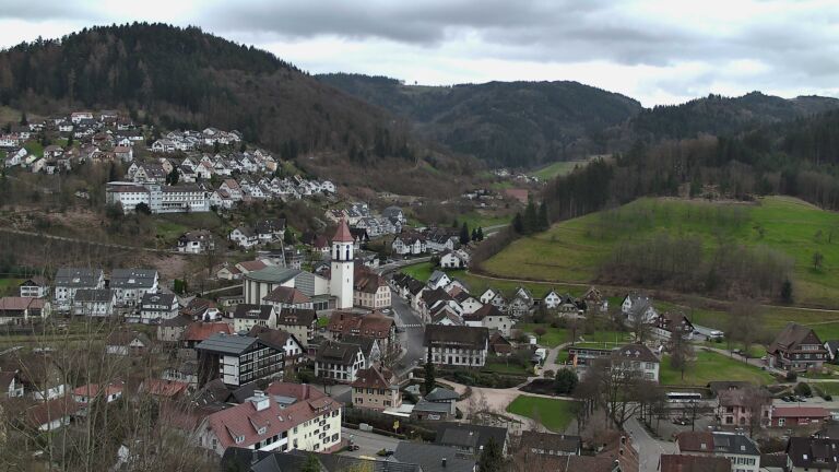 Dieses Bild zeigt eine Webcam-Aufnahme von Ottenhöfen, aufgenommen am Dienstag, den 17.03.2026 um 13:30 Uhr