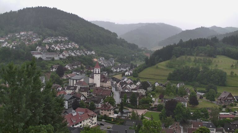 Dieses Bild zeigt eine Webcam-Aufnahme von Ottenhöfen, aufgenommen am Sonntag, den 31.05.2026 um 16:20 Uhr