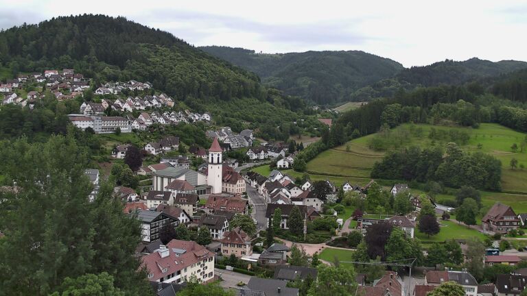 Dieses Bild zeigt eine Webcam-Aufnahme von Ottenhöfen, aufgenommen am Samstag, den 13.06.2026 um 07:50 Uhr