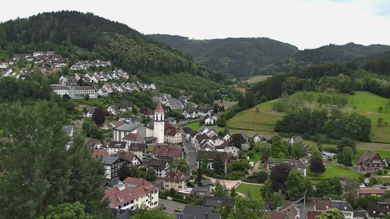 Dieses Bild zeigt eine Webcam-Aufnahme von Ottenhöfen, aufgenommen am Dienstag, den 16.06.2026 um 08:40 Uhr