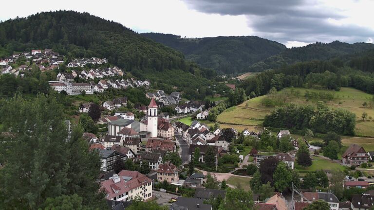 Dieses Bild zeigt eine Webcam-Aufnahme von Ottenhöfen, aufgenommen am Sonntag, den 05.07.2026 um 16:20 Uhr