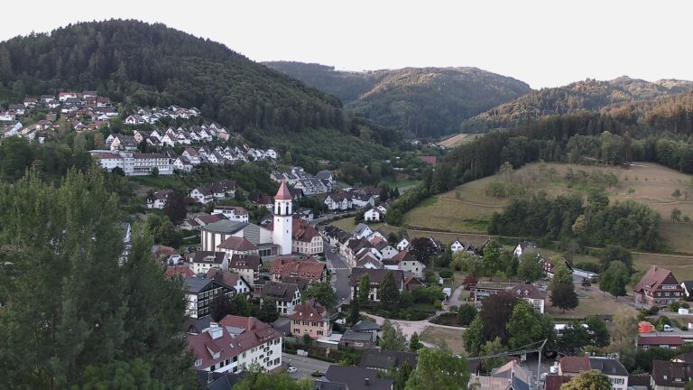 Dieses Bild zeigt eine Webcam-Aufnahme von Ottenhöfen, aufgenommen am Samstag, den 25.07.2026 um 06:50 Uhr