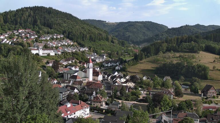 Dieses Bild zeigt eine Webcam-Aufnahme von Ottenhöfen, aufgenommen am Montag, den 03.08.2026 um 18:40 Uhr