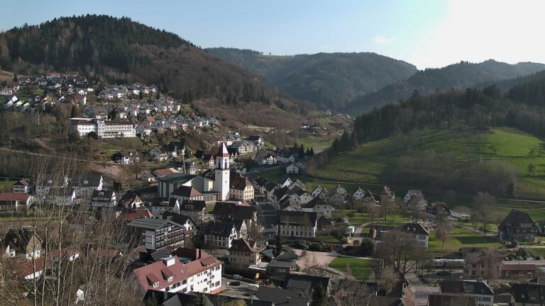 Dieses Bild zeigt eine Webcam-Aufnahme von Ottenhöfen, aufgenommen am Mittwoch, den 18.03.2026 um 16:10 Uhr