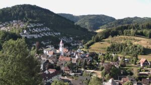 Dieses Bild zeigt eine Webcam-Aufnahme von Ottenhöfen, aufgenommen am Sonntag, den 12.07.2026 um 08:00 Uhr