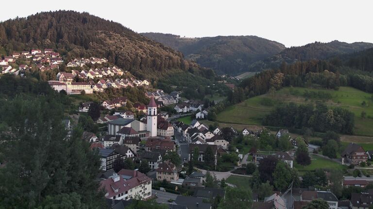 Dieses Bild zeigt eine Webcam-Aufnahme von Ottenhöfen, aufgenommen am Donnerstag, den 25.06.2026 um 21:00 Uhr