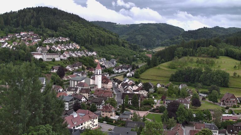 Dieses Bild zeigt eine Webcam-Aufnahme von Ottenhöfen, aufgenommen am Dienstag, den 02.06.2026 um 20:20 Uhr