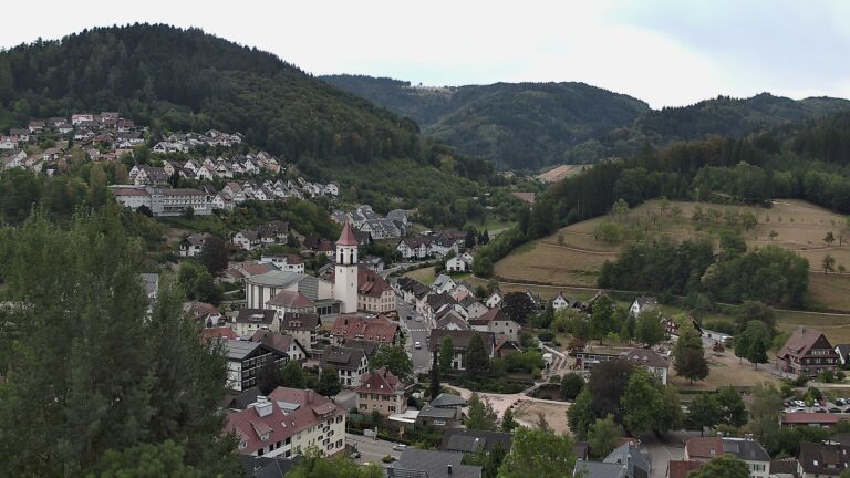 Dieses Bild zeigt eine Webcam-Aufnahme von Ottenhöfen, aufgenommen am Samstag, den 15.08.2026 um 12:00 Uhr