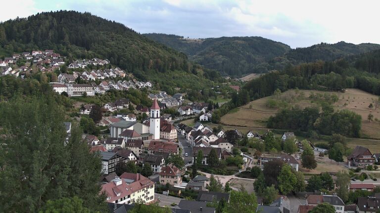 Dieses Bild zeigt eine Webcam-Aufnahme von Ottenhöfen, aufgenommen am Samstag, den 15.08.2026 um 19:40 Uhr