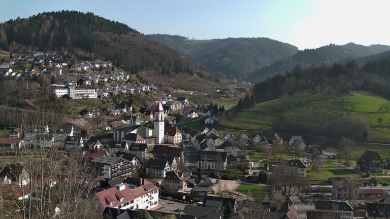 Dieses Bild zeigt eine Webcam-Aufnahme von Ottenhöfen, aufgenommen am Mittwoch, den 18.03.2026 um 16:00 Uhr