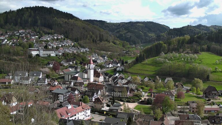 Dieses Bild zeigt eine Webcam-Aufnahme von Ottenhöfen, aufgenommen am Donnerstag, den 16.04.2026 um 16:50 Uhr