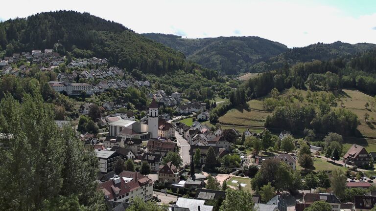 Dieses Bild zeigt eine Webcam-Aufnahme von Ottenhöfen, aufgenommen am Dienstag, den 01.09.2026 um 12:20 Uhr