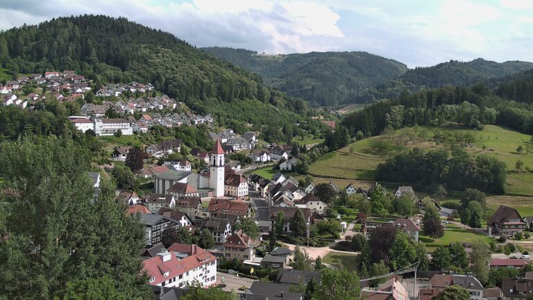 Dieses Bild zeigt eine Webcam-Aufnahme von Ottenhöfen, aufgenommen am Dienstag, den 30.06.2026 um 17:30 Uhr