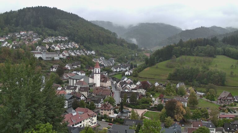 Dieses Bild zeigt eine Webcam-Aufnahme von Ottenhöfen, aufgenommen am Samstag, den 17.10.2026 um 17:10 Uhr