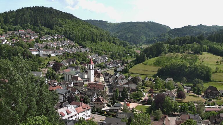 Dieses Bild zeigt eine Webcam-Aufnahme von Ottenhöfen, aufgenommen am Sonntag, den 24.05.2026 um 15:50 Uhr