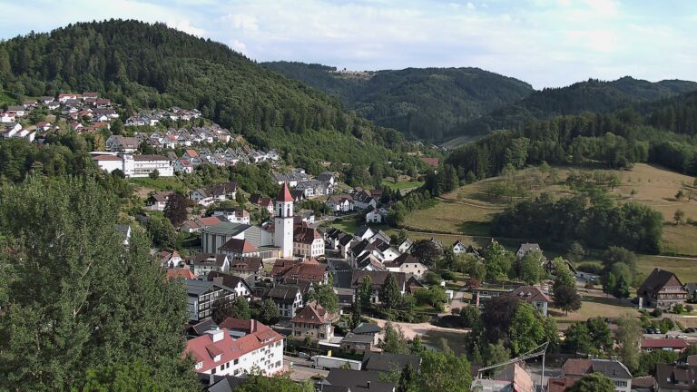 Dieses Bild zeigt eine Webcam-Aufnahme von Ottenhöfen, aufgenommen am Dienstag, den 14.07.2026 um 18:20 Uhr