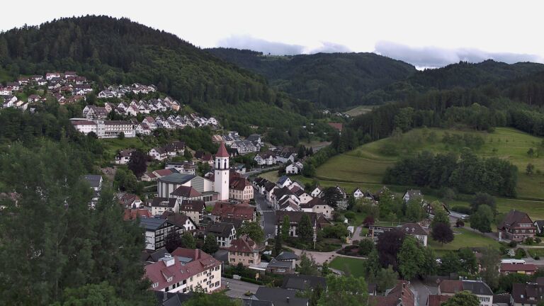 Dieses Bild zeigt eine Webcam-Aufnahme von Ottenhöfen, aufgenommen am Mittwoch, den 03.06.2026 um 19:10 Uhr