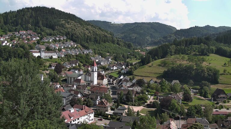 Dieses Bild zeigt eine Webcam-Aufnahme von Ottenhöfen, aufgenommen am Samstag, den 27.06.2026 um 16:50 Uhr