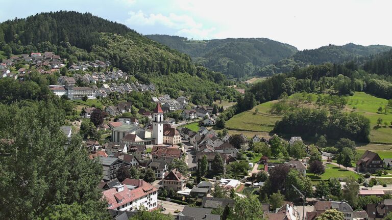 Dieses Bild zeigt eine Webcam-Aufnahme von Ottenhöfen, aufgenommen am Freitag, den 19.06.2026 um 15:20 Uhr