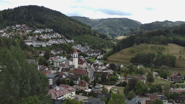 Dieses Bild zeigt eine Webcam-Aufnahme von Ottenhöfen, aufgenommen am Montag, den 31.08.2026 um 12:00 Uhr
