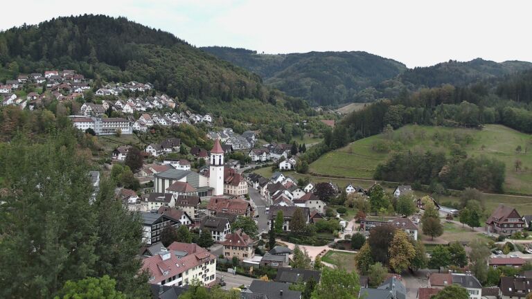 Dieses Bild zeigt eine Webcam-Aufnahme von Ottenhöfen, aufgenommen am Donnerstag, den 01.10.2026 um 08:00 Uhr