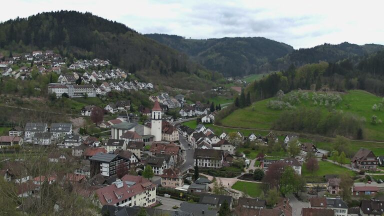 Dieses Bild zeigt eine Webcam-Aufnahme von Ottenhöfen, aufgenommen am Mittwoch, den 15.04.2026 um 16:00 Uhr